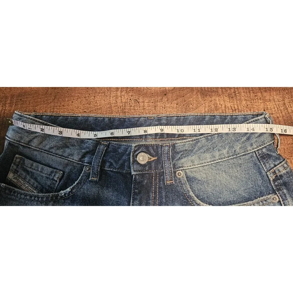 Diesel Womens De-Yuba 5-Pocket Size W28 Mid Rise Medium Wash Denim Shorts NEW - Picture 10 of 16